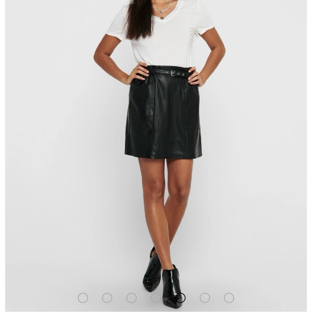 NWOT ONLY HEIDI BLACK FAUX LEATHER MINI SKIRT, XS